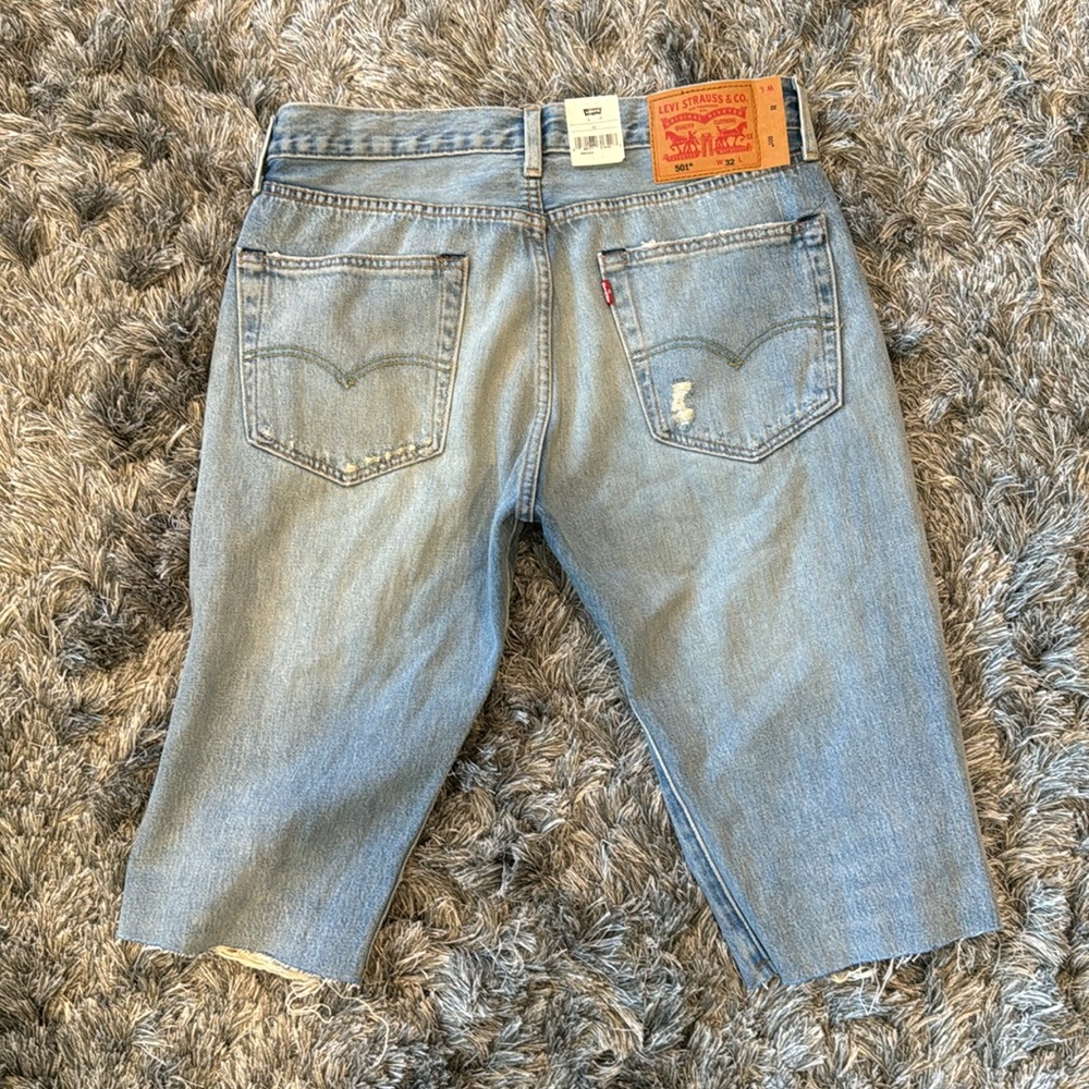 New Men's Levi Heavy Ripped Denim Shorts - 32 - Picture 4 of 7